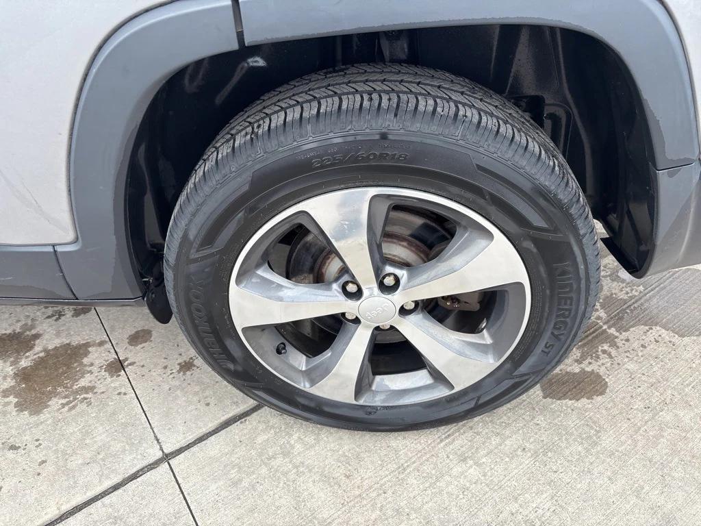 used 2019 Jeep Cherokee car, priced at $13,894