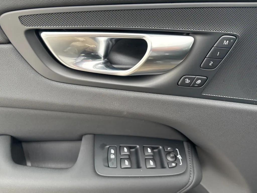 new 2026 Volvo XC60 car, priced at $57,985