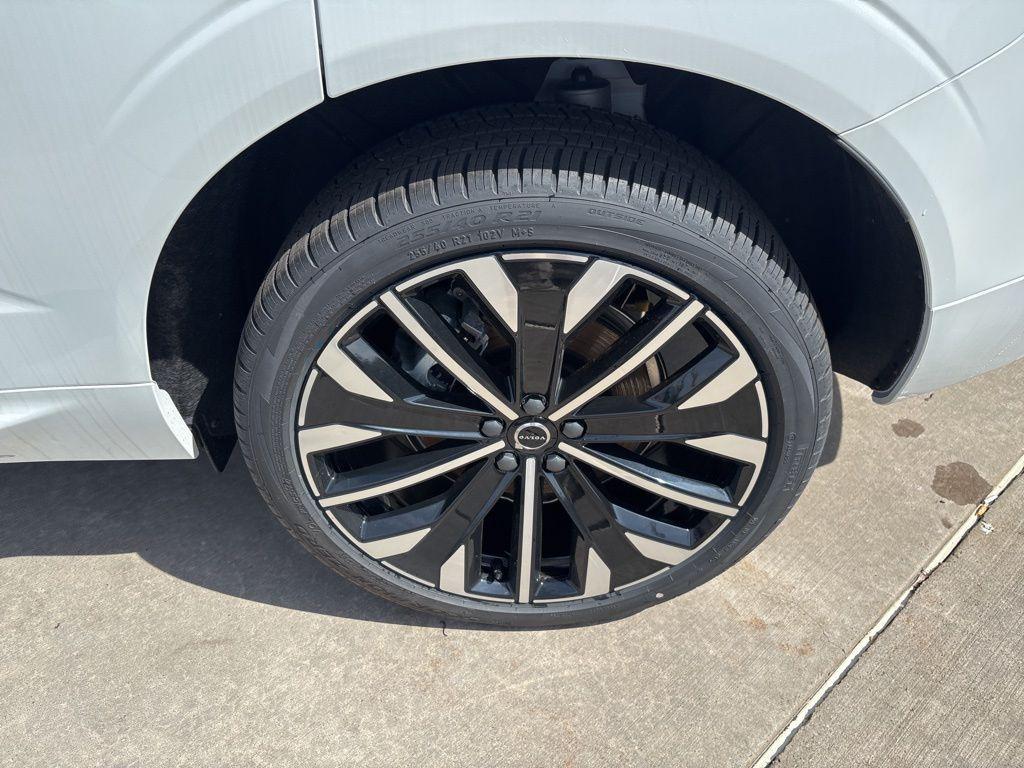 new 2026 Volvo XC60 Plug-In Hybrid car, priced at $75,235