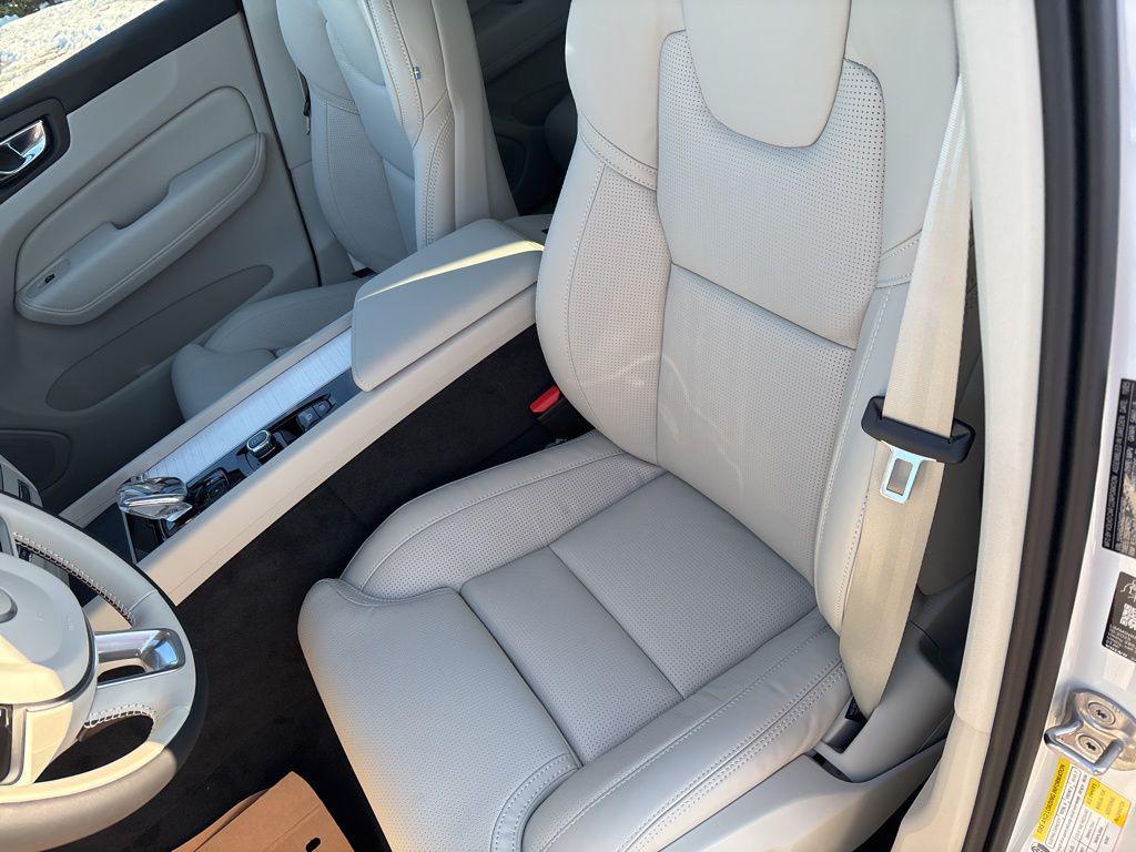 new 2026 Volvo XC60 Plug-In Hybrid car, priced at $75,235