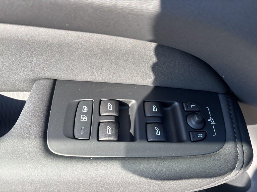 new 2026 Volvo XC60 car, priced at $64,055