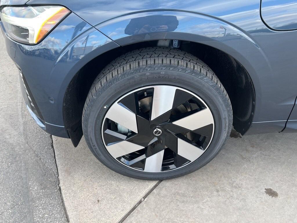 new 2025 Volvo XC60 Plug-In Hybrid car, priced at $50,658