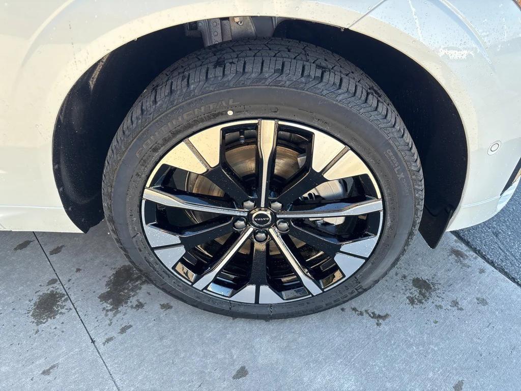 new 2026 Volvo XC60 Plug-In Hybrid car, priced at $70,590