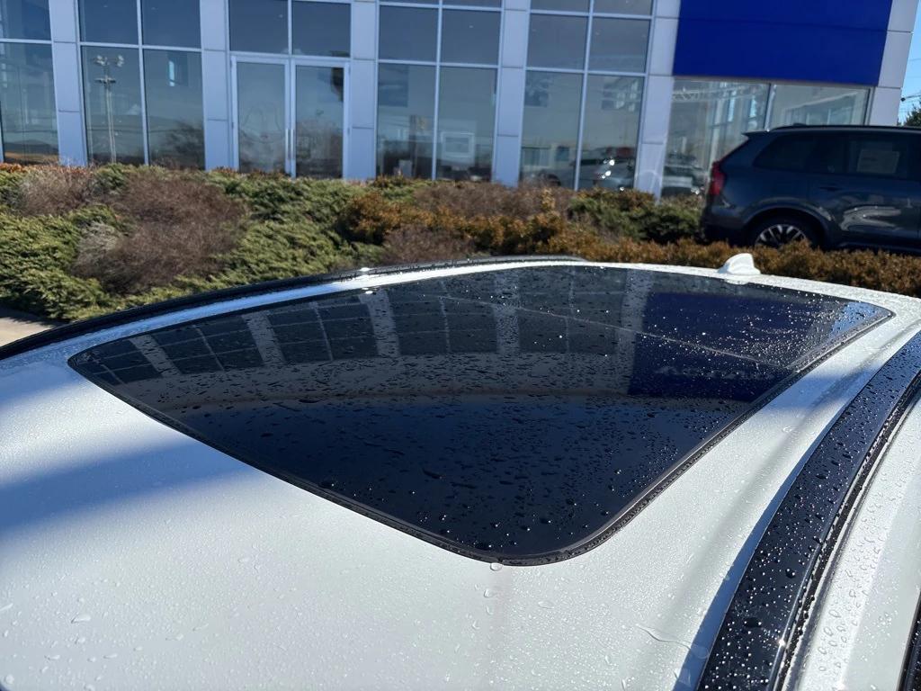 new 2026 Volvo XC60 Plug-In Hybrid car, priced at $70,590