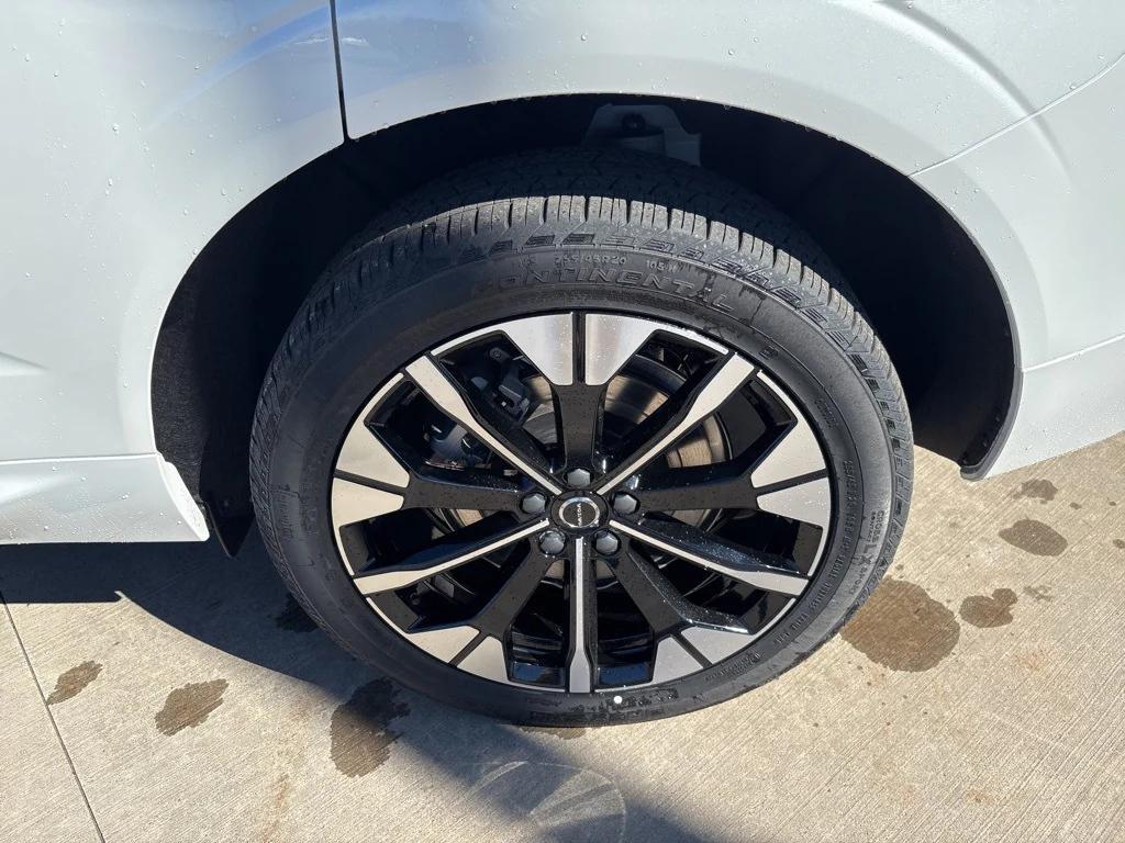 new 2026 Volvo XC60 Plug-In Hybrid car, priced at $70,590