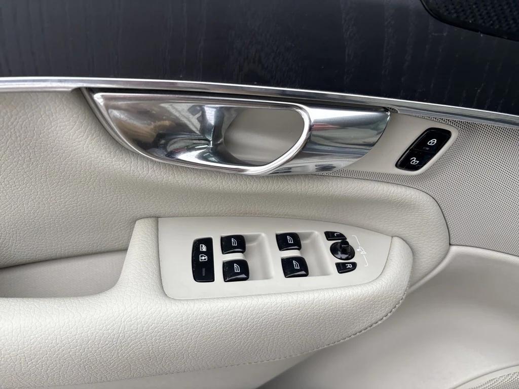used 2020 Volvo XC90 car, priced at $23,286