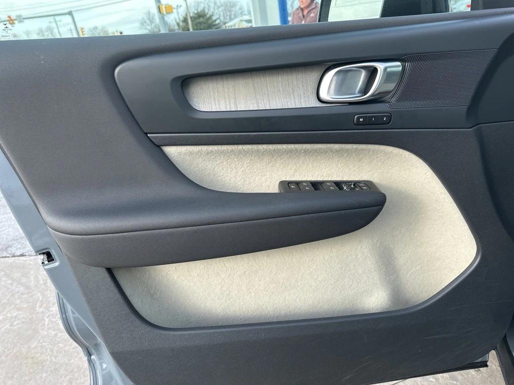 used 2023 Volvo XC40 car, priced at $29,998