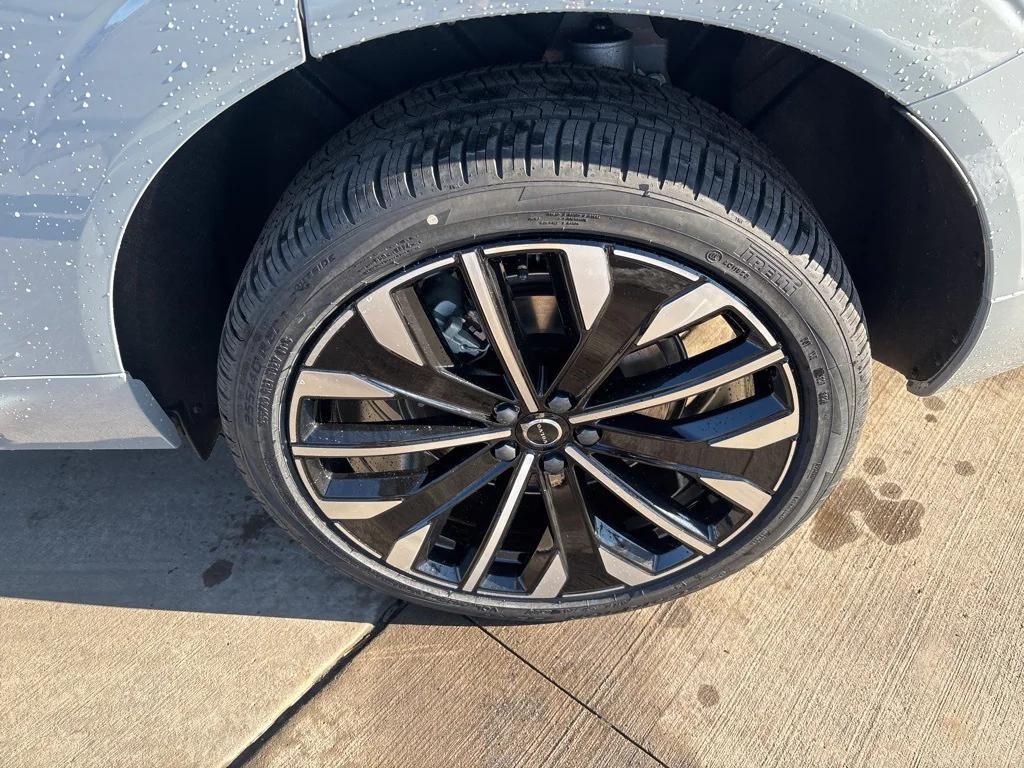 new 2026 Volvo XC60 Plug-In Hybrid car, priced at $75,235