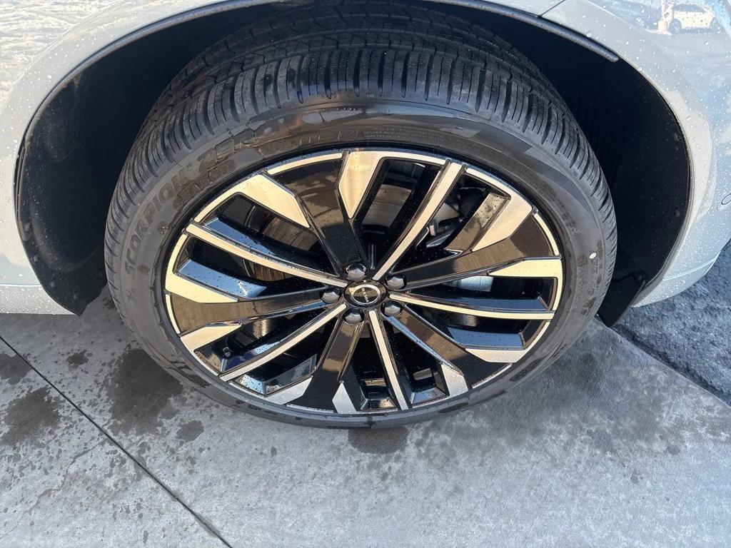 new 2026 Volvo XC60 Plug-In Hybrid car, priced at $75,235