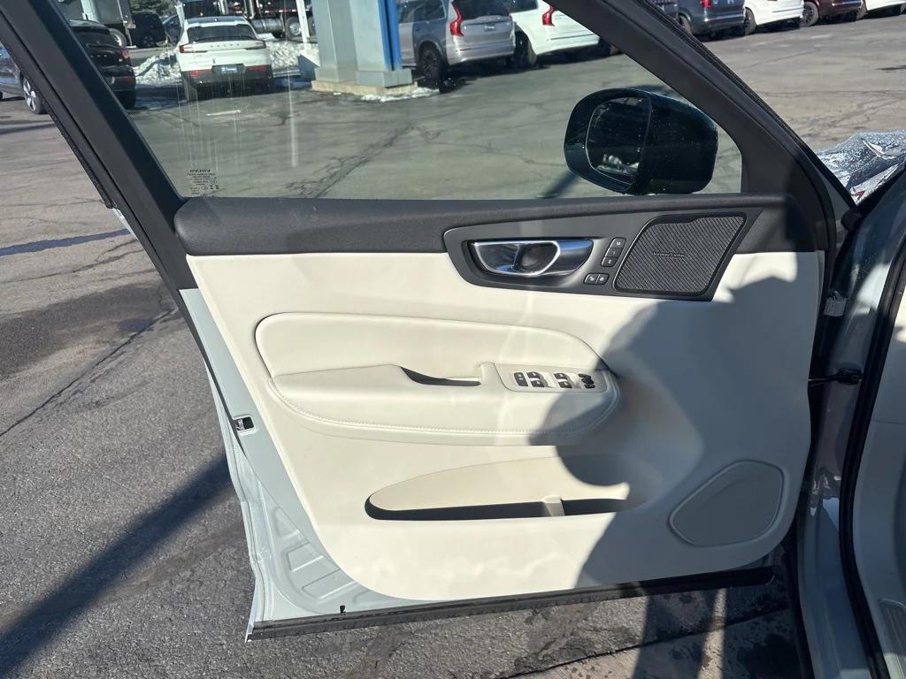 new 2026 Volvo XC60 Plug-In Hybrid car, priced at $75,235