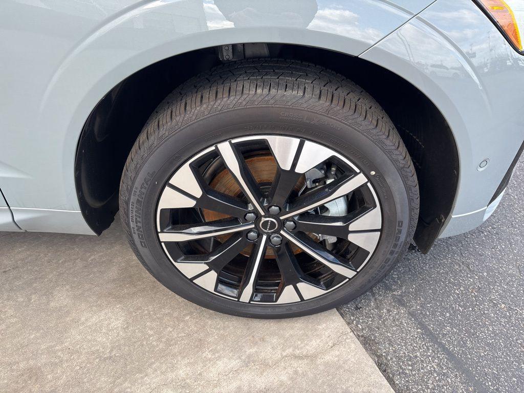 new 2026 Volvo XC60 Plug-In Hybrid car, priced at $69,285