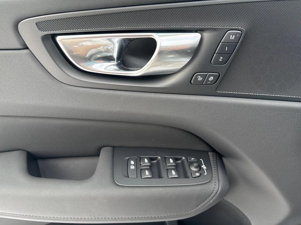 new 2026 Volvo XC60 Plug-In Hybrid car, priced at $69,285