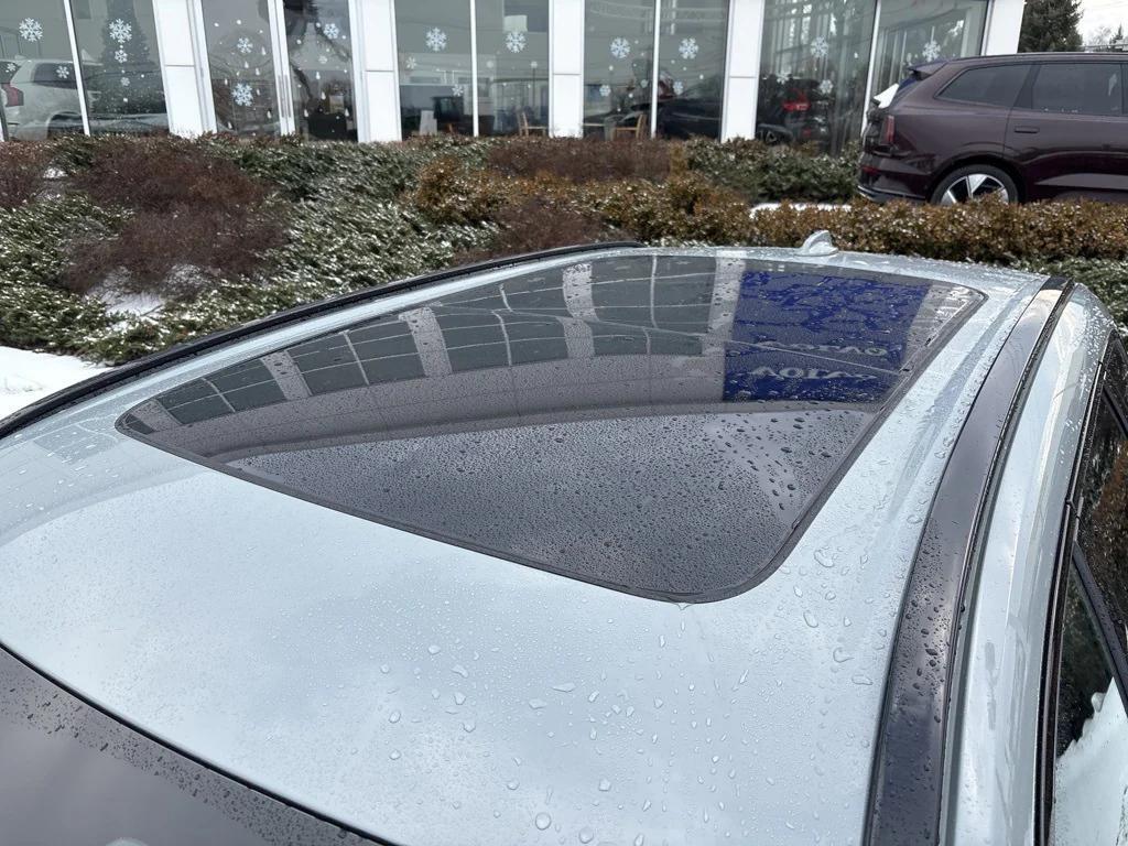 new 2026 Volvo XC60 Plug-In Hybrid car, priced at $69,285