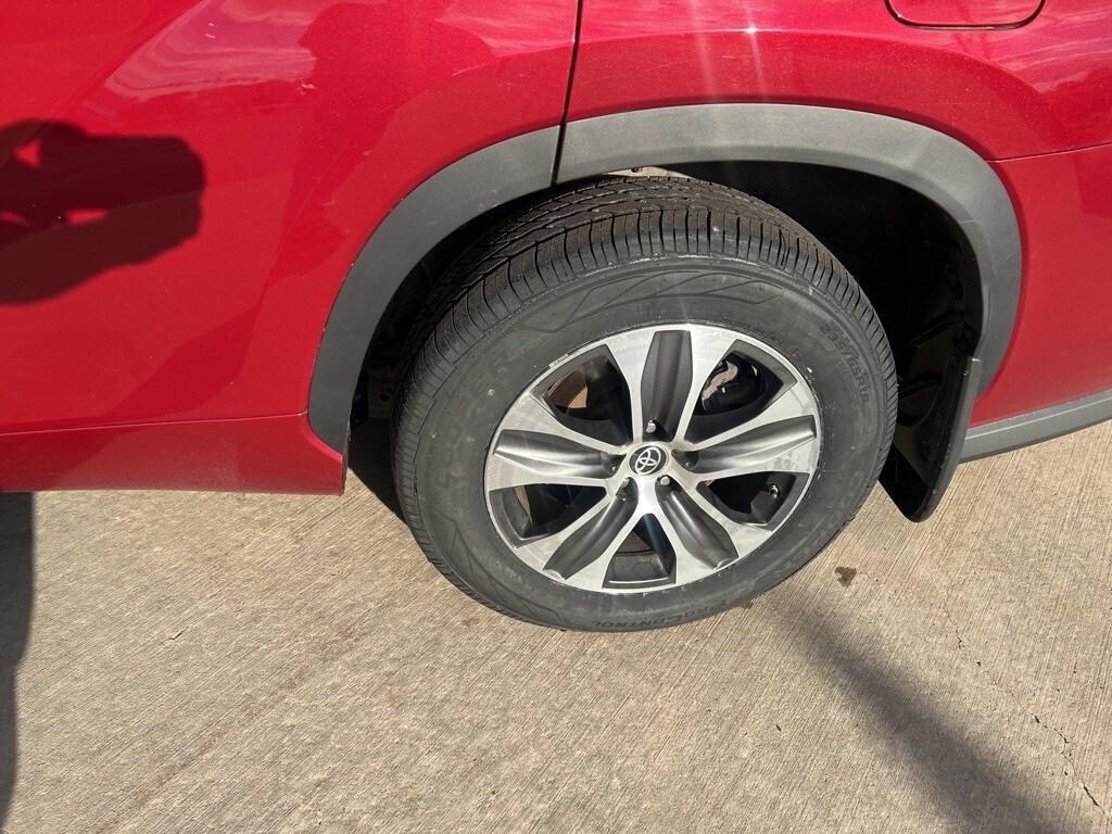 used 2022 Toyota Highlander Hybrid car, priced at $31,995