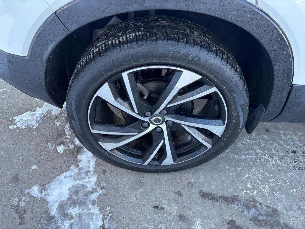 used 2021 Volvo XC40 car, priced at $23,238