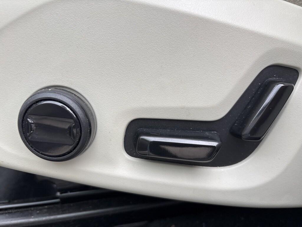 used 2023 Volvo XC60 car, priced at $31,995