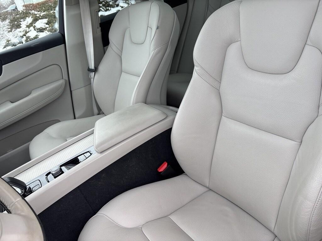 used 2023 Volvo XC60 car, priced at $31,995