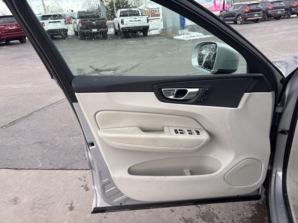 used 2023 Volvo XC60 car, priced at $31,995