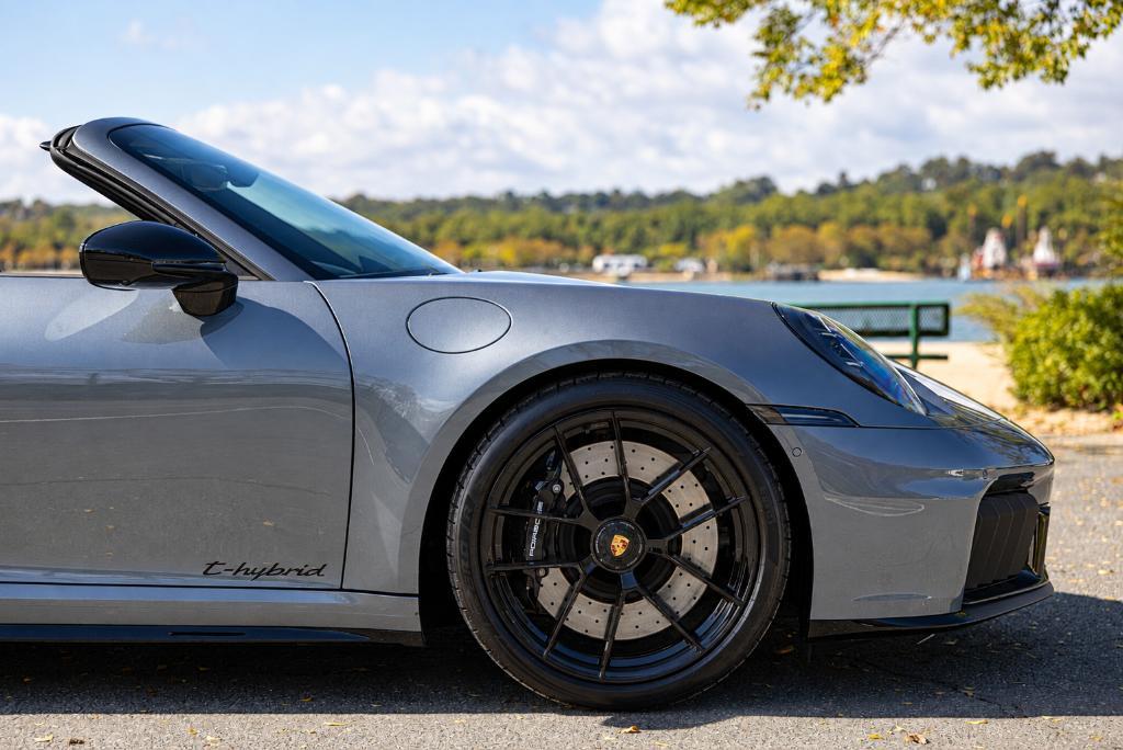 Porsche 911 view 33