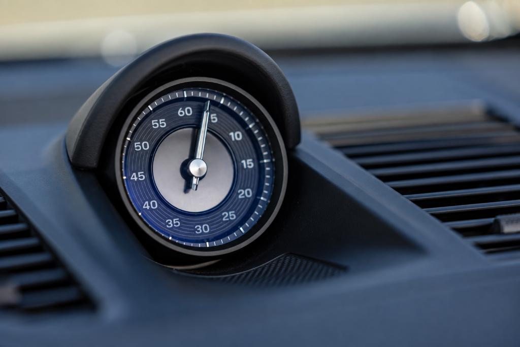 Porsche 911 view 21