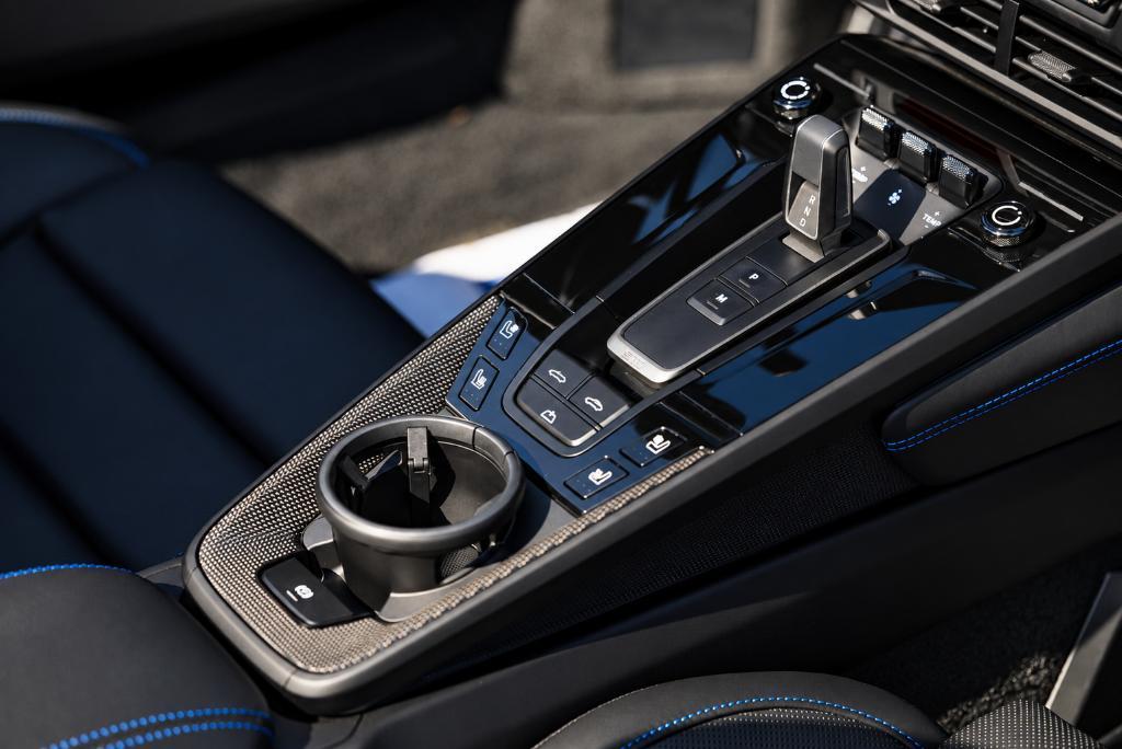 Porsche 911 view 25