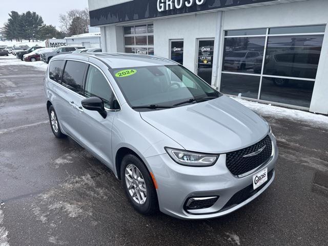 used 2024 Chrysler Pacifica car, priced at $28,470