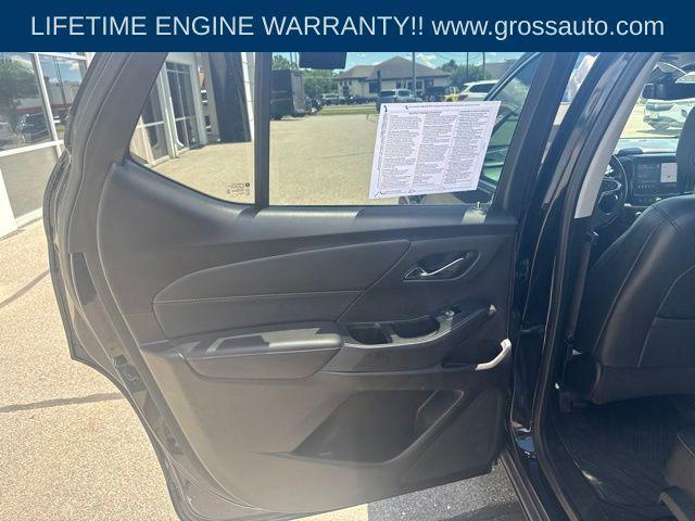 used 2021 Chevrolet Traverse car, priced at $25,368