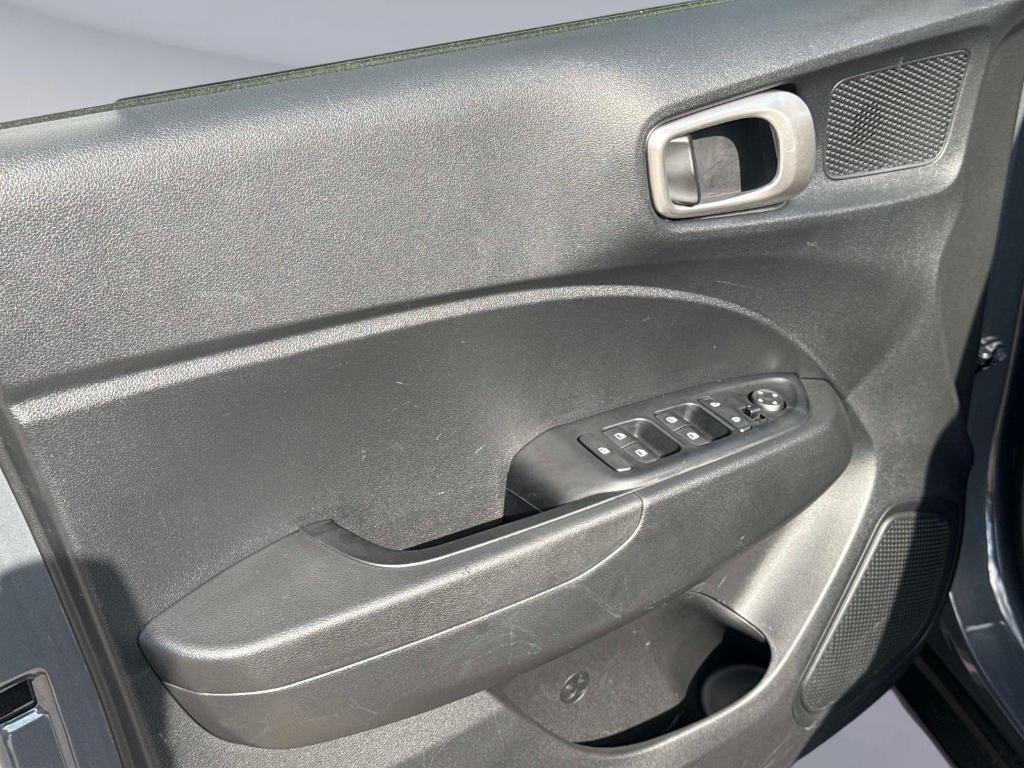 used 2025 Hyundai Venue car, priced at $19,995