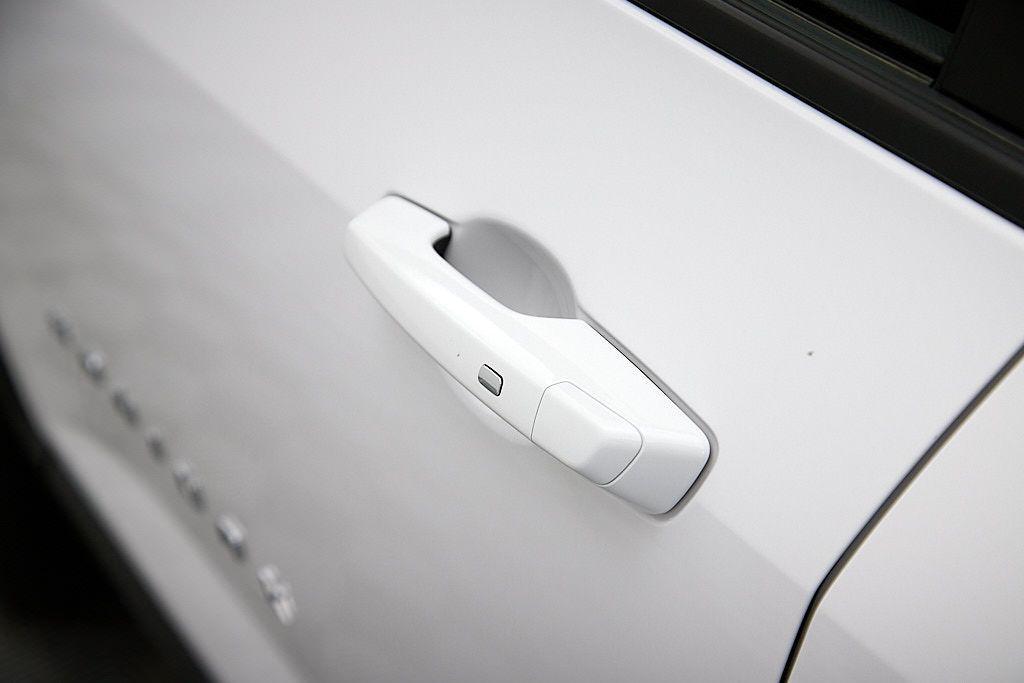 used 2025 Chevrolet Equinox car, priced at $22,995