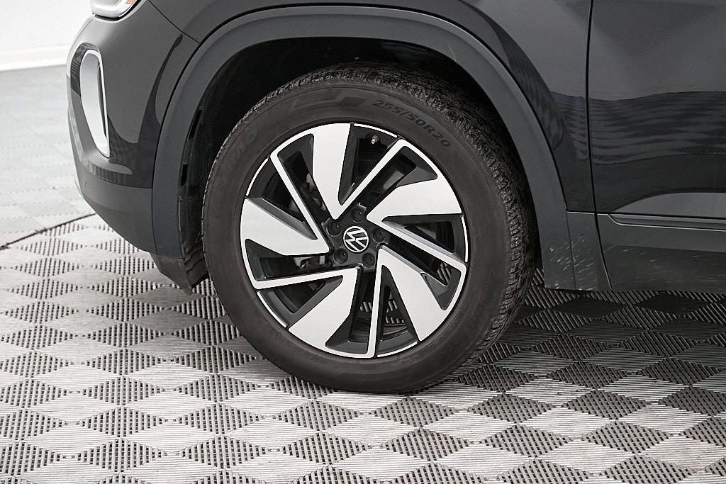 used 2024 Volkswagen Atlas car, priced at $25,895