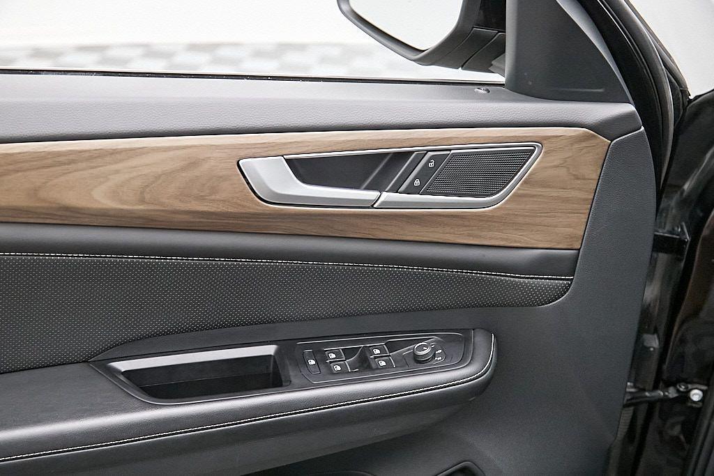 used 2024 Volkswagen Atlas car, priced at $25,895