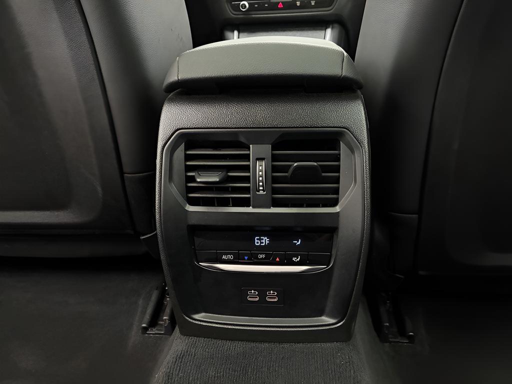 BMW 3 Series view 27