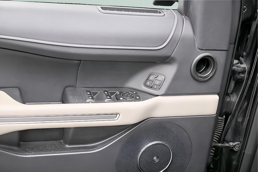 used 2023 Ford Expedition car, priced at $47,595