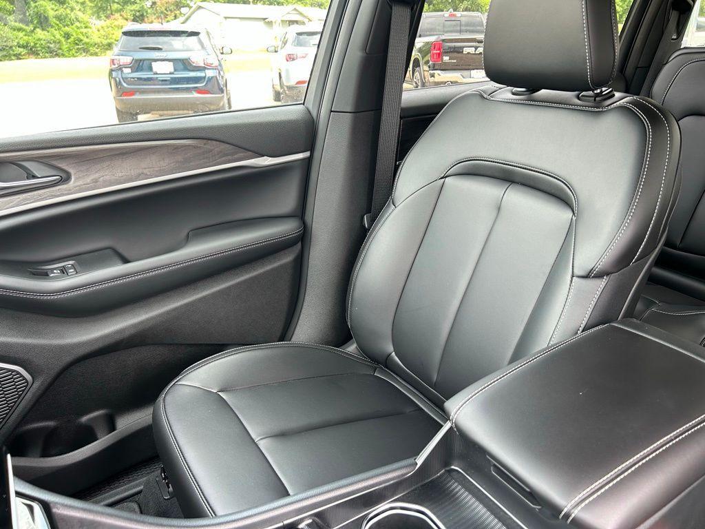 new 2026 Jeep Grand Cherokee L car