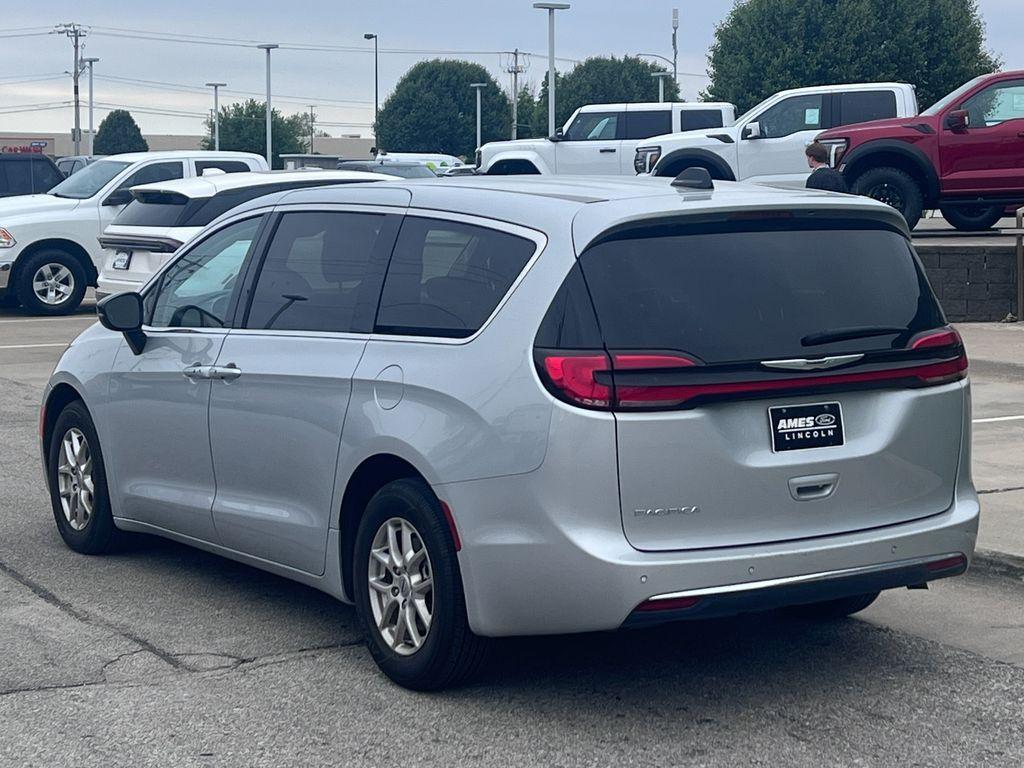 used 2024 Chrysler Pacifica car