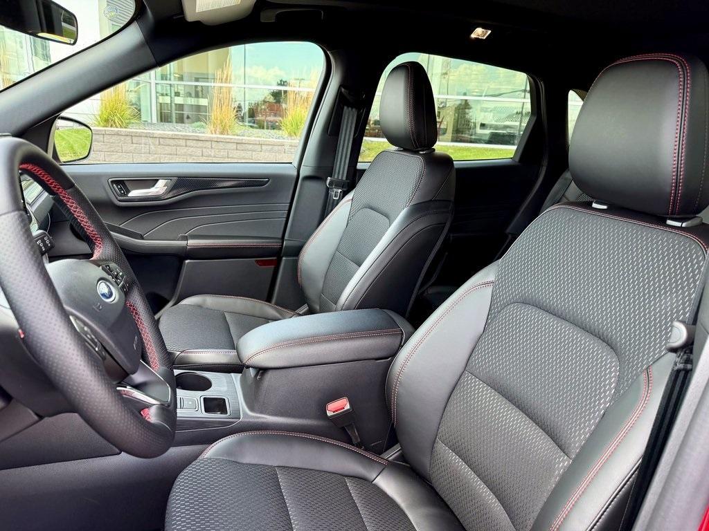 new 2025 Ford Escape car, priced at $30,698