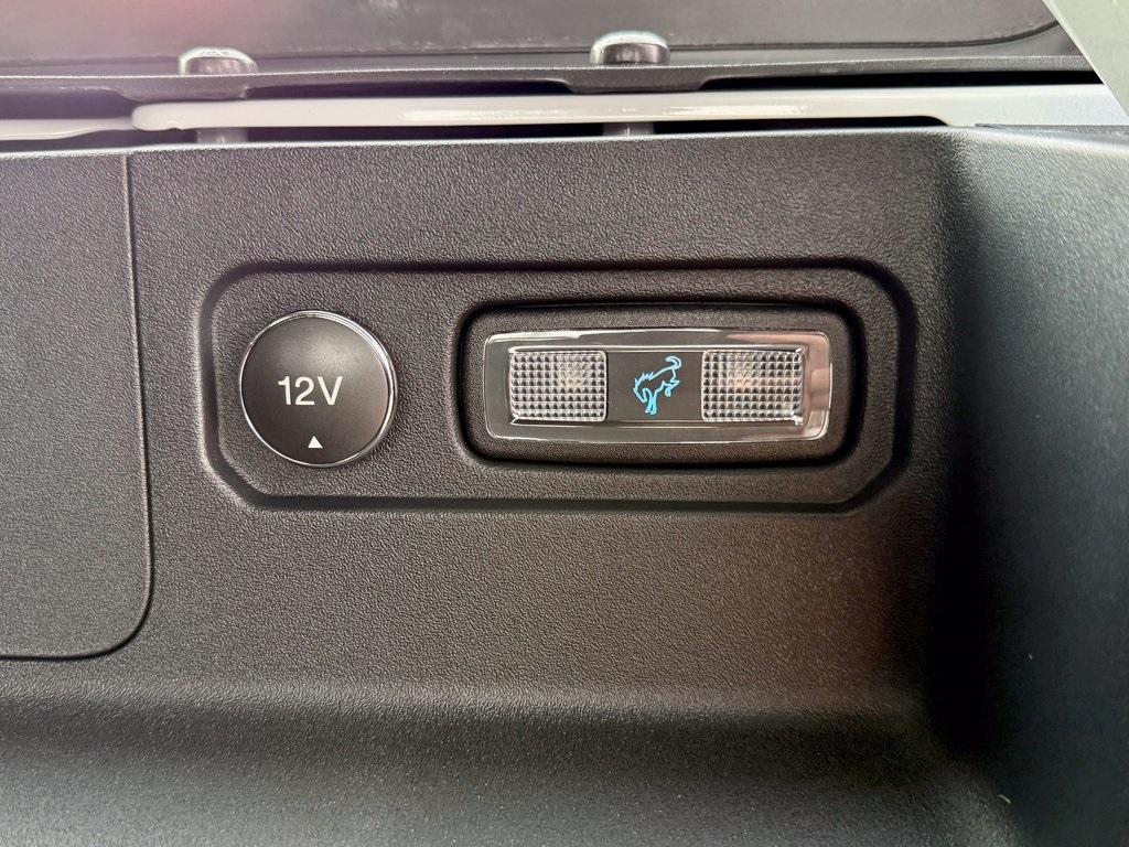 new 2025 Ford Bronco car, priced at $39,252