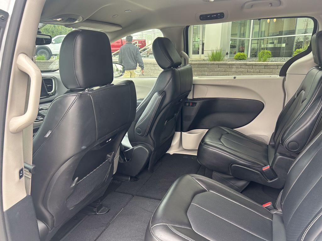 used 2024 Chrysler Pacifica car