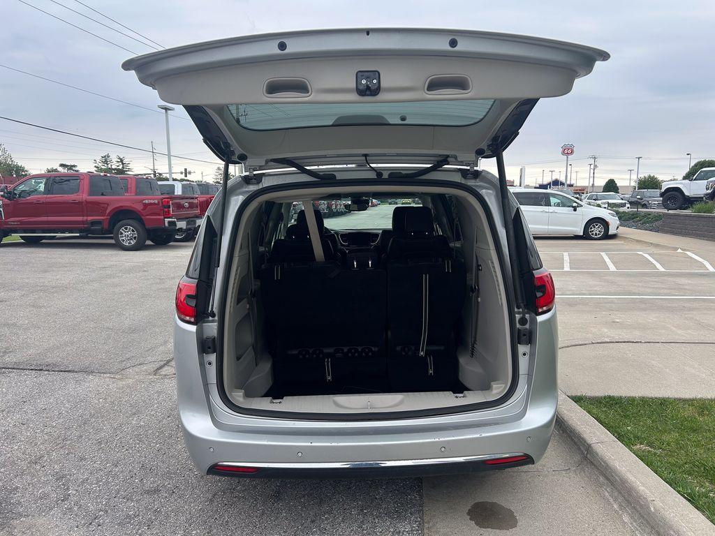 used 2024 Chrysler Pacifica car