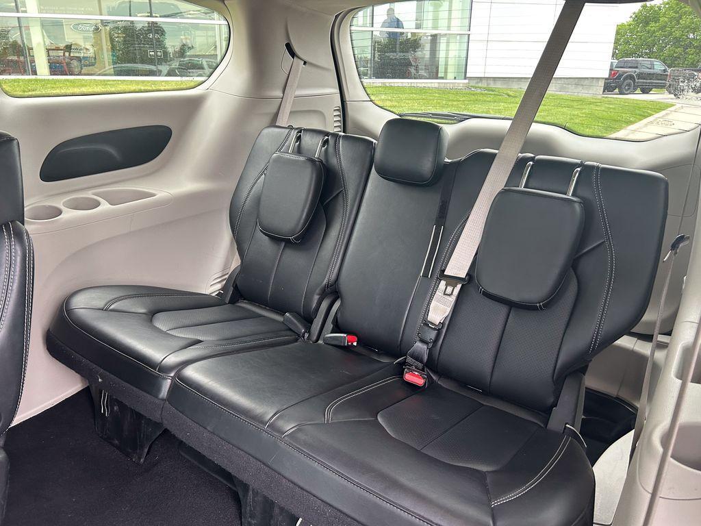 used 2024 Chrysler Pacifica car