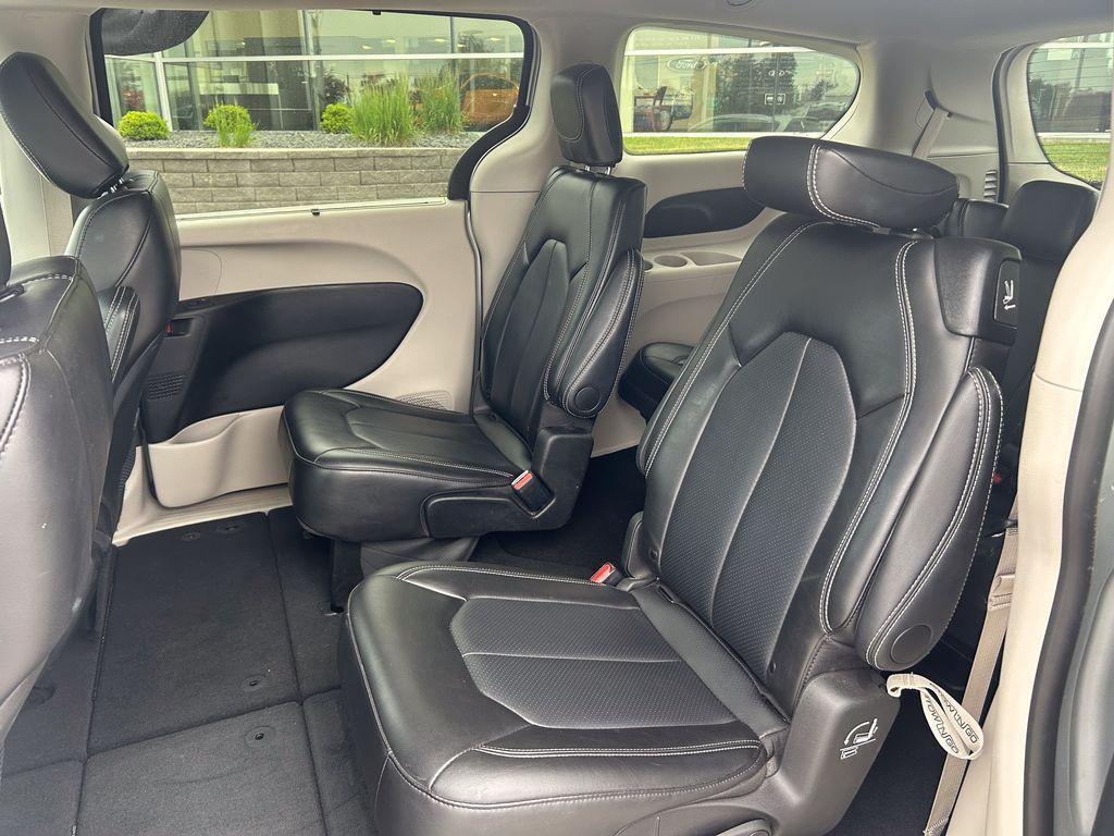 used 2024 Chrysler Pacifica car