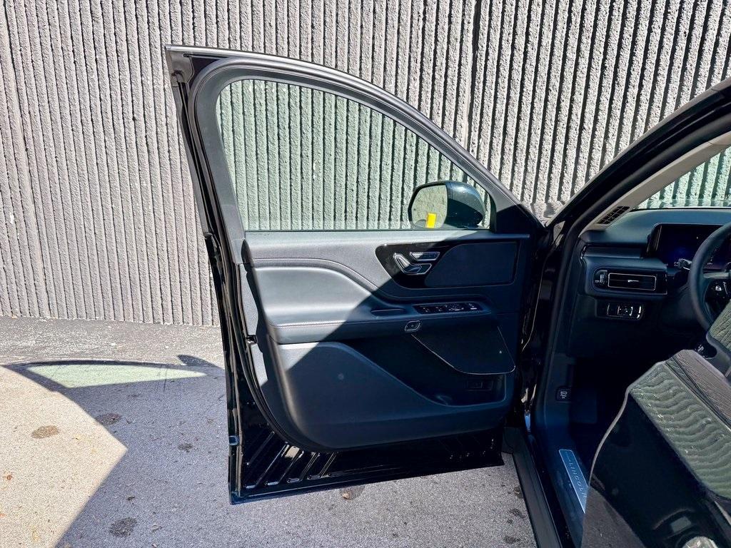 new 2025 Lincoln Aviator car, priced at $58,667