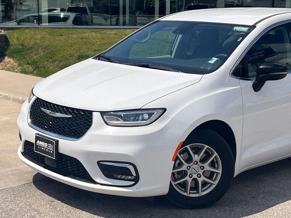 used 2024 Chrysler Pacifica car, priced at $30,468
