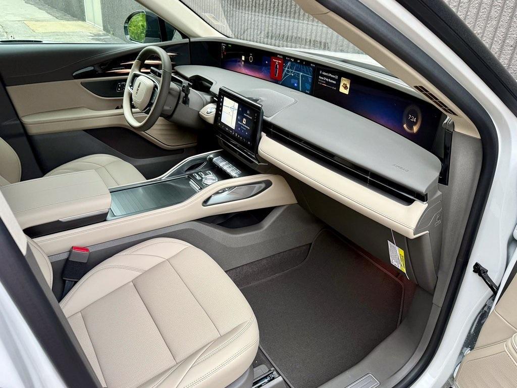 new 2025 Lincoln Nautilus car, priced at $55,318