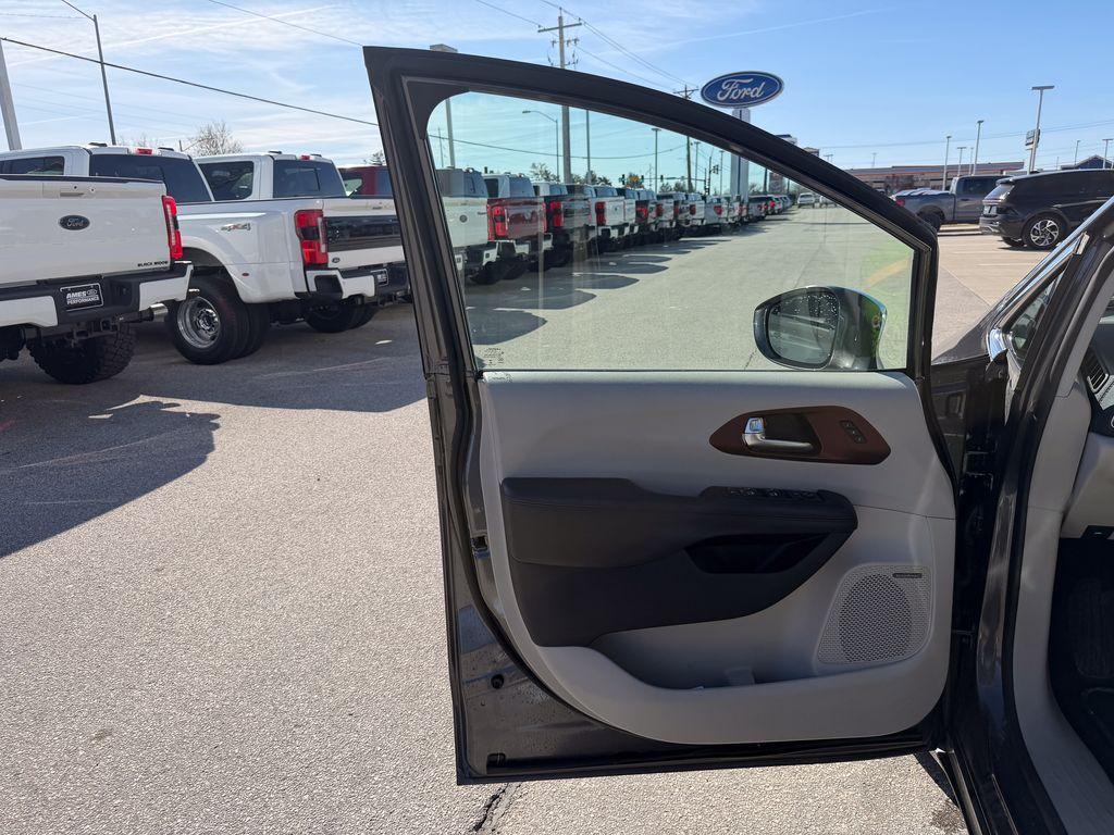 used 2020 Chrysler Pacifica car, priced at $22,968