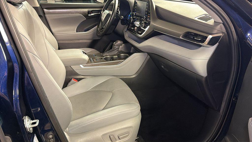 used 2021 Toyota Highlander Hybrid car, priced at $31,497