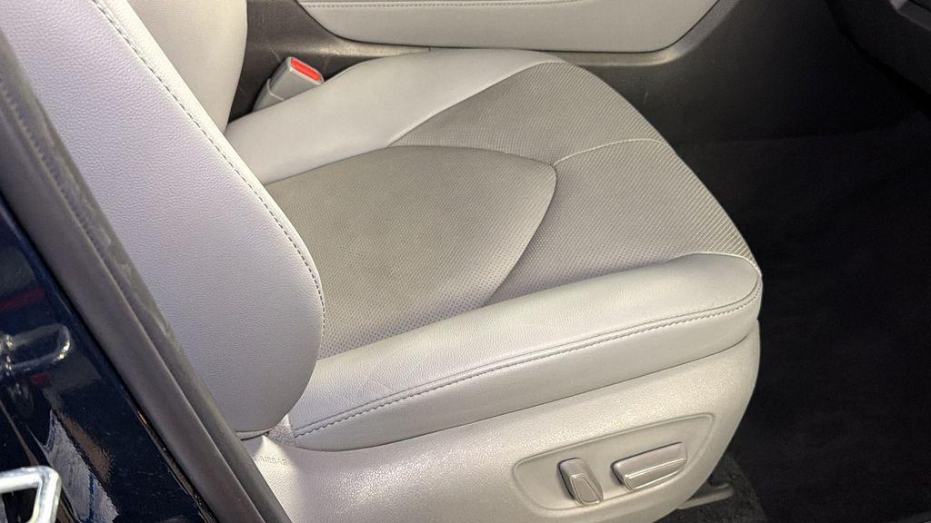 used 2021 Toyota Highlander Hybrid car, priced at $31,497