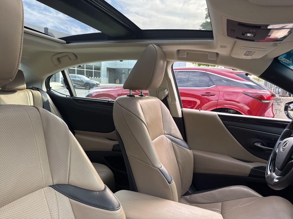 used 2019 Lexus ES 350 car, priced at $32,997