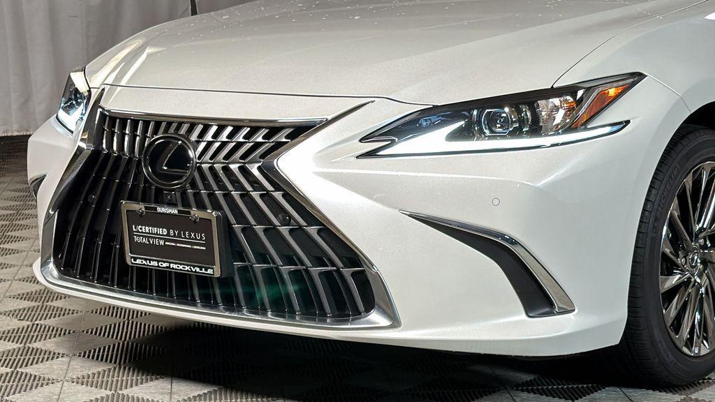 used 2025 Lexus ES 300h car, priced at $50,797