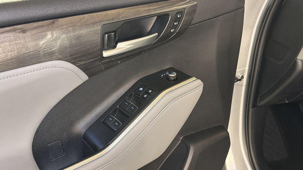 used 2023 Toyota Highlander car, priced at $40,597
